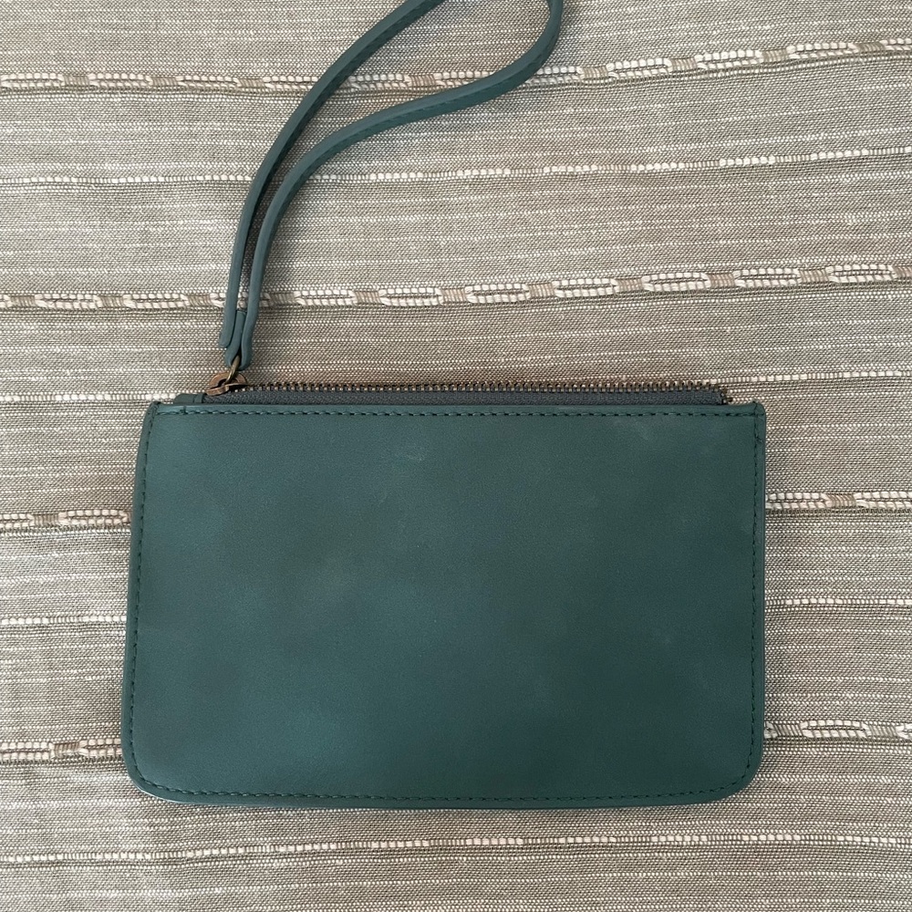 Universal Threads Wristlet